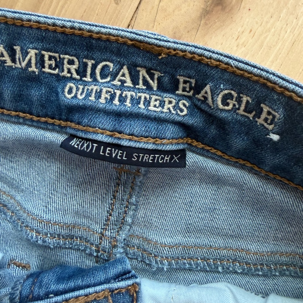 American Eagle Next Level High-Waisted Jegging Crop jeans with a frayed hem. - Picture 4 of 5
